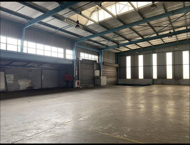 3,590M² WAREHOUSE TO LET IN NEW GERMANY